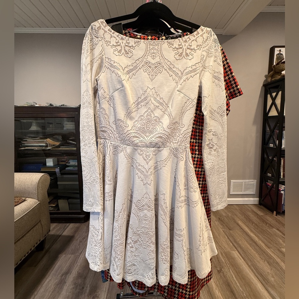 bebe Cream Long Sleeve Lace Dress